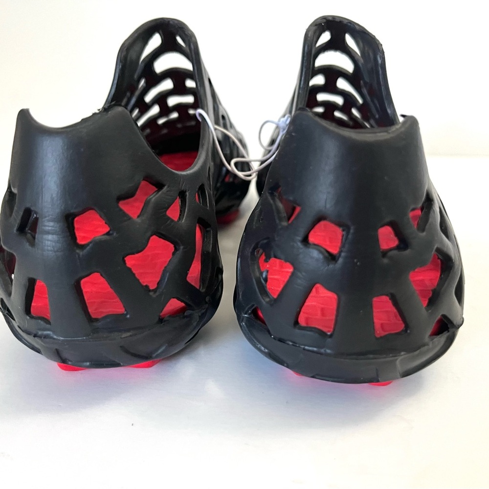 NWT Water Shoes Black Red River Beach Garden Boat Shoe Non Slip Lightweight Sz 7 - Picture 9 of 11
